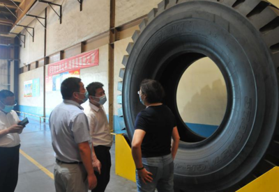 跟着服务专员跑企业|“加我微信，有困难我们一起解决” ——烟台市财政局服务专员把政策服务资金送工厂进车间业务培训